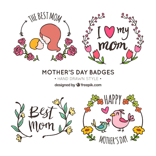 Vecteur gratuit les badges fête des mères avec des éléments décoratifs dessinés à la main