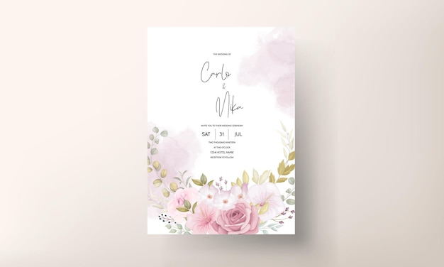 Vecteur gratuit belle carte d'invitation de mariage avec une belle décoration florale