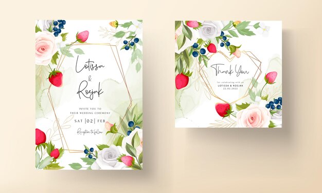 belle main dessinant une carte d'invitation de mariage de fleur de roses avec un design de fraises et de baies