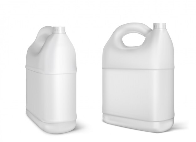 Bidons en plastique, bouteilles de jerrycan blanc isolés