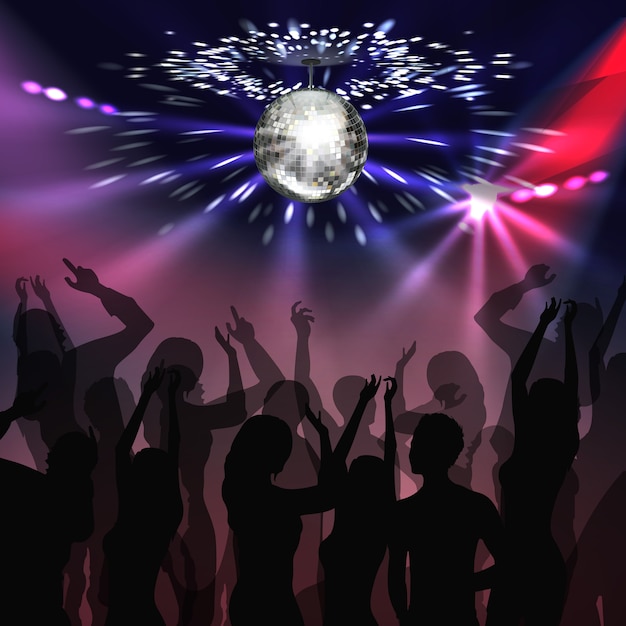 Vecteur gratuit boule à facettes argentée de vecteur avec brillant, projecteurs et silhouettes de personnes en soirée disco