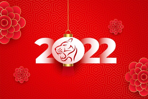 Carte réaliste du nouvel an chinois 2022 avec visage de tigre et décoration de fleurs