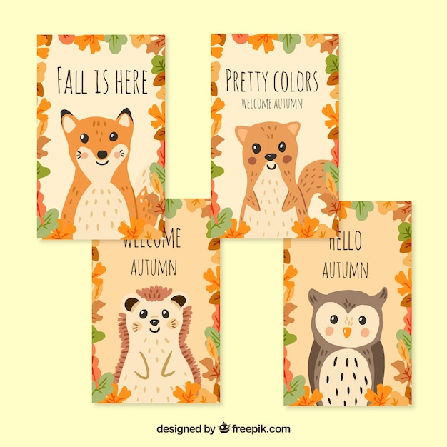 Vecteur gratuit cartes dessinées à l'automne avec des animaux adorables