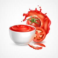 Vecteur gratuit composition réaliste de bol de sauce tomate avec des légumes entiers frais et une tranche de jus