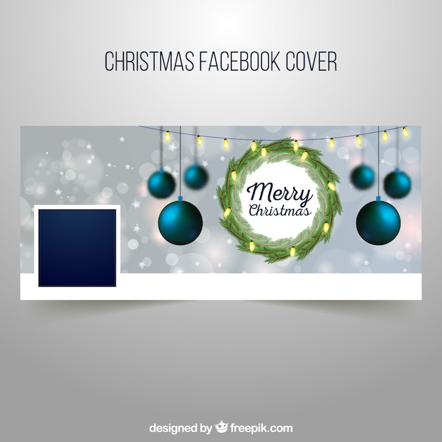 Vecteur gratuit couverture de facebook avec une guirlande de noël et des babioles