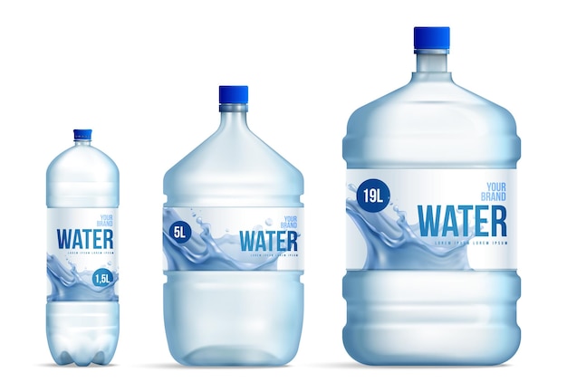 Vecteur gratuit emballage de bouteille d'eau en plastique réaliste serti d'images isolées de bouteilles transparentes de marque d'illustration vectorielle de taille différente