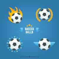 Vecteur gratuit ensemble de ballons de soccer dans le style plat