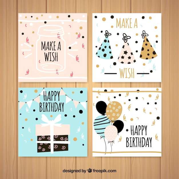 Ensemble De Quatre Cartes D'anniversaire Carrés Au Design Plat