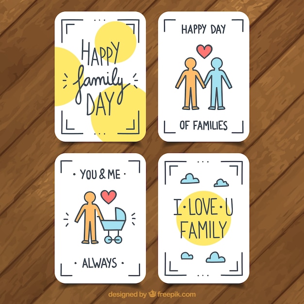Vecteur gratuit ensemble de quatre cartes de voeux plates pour le jour de la famille