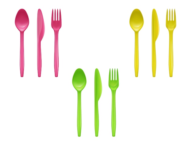 Ensemble réaliste de vaisselle en plastique jetable, couteaux, cuillères, fourchettes utilisées pour manger