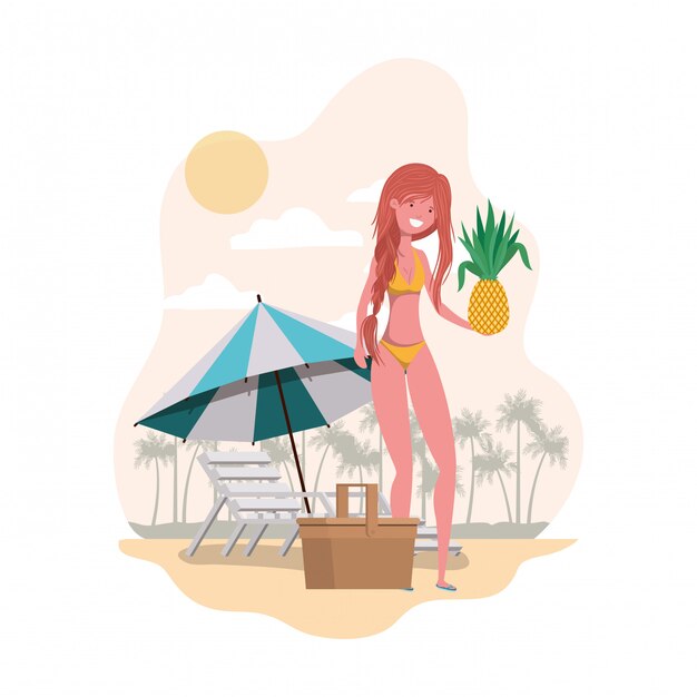 Femme avec maillot de bain et ananas à la main