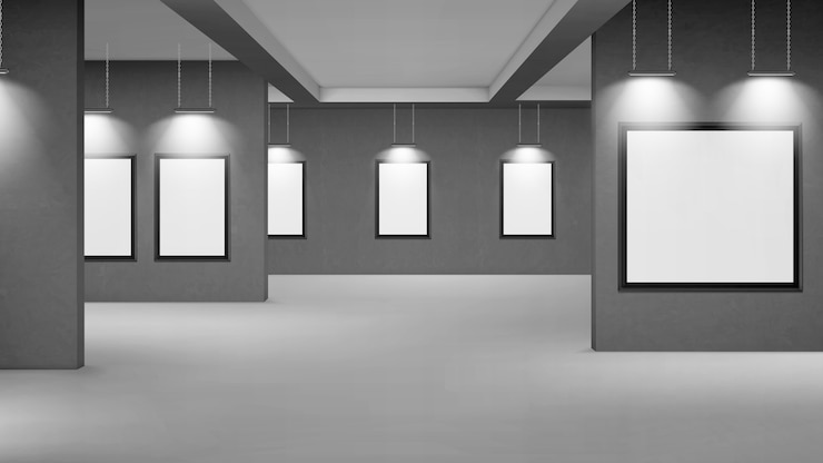 Vecteur gratuit galerie vide avec des cadres vierges éclairés par des projecteurs.