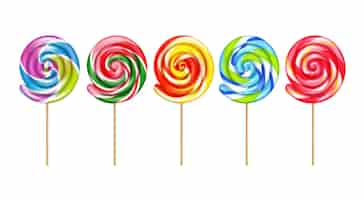 Vecteur gratuit lollypops ensemble réaliste de cinq bonbons sucrés rayés aux couleurs de l'illustration isolée de l'arc-en-ciel