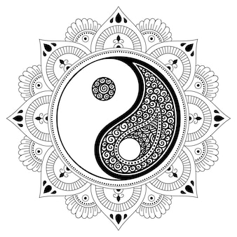 Mandala circulaire. ornement décoratif dans un style oriental ethnique avec symbole dessiné à la main yin-yang. illustration de doodle de contour.