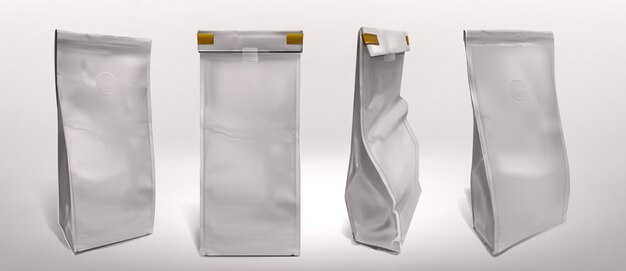 Des maquettes de sacs de café isolées sur blanc