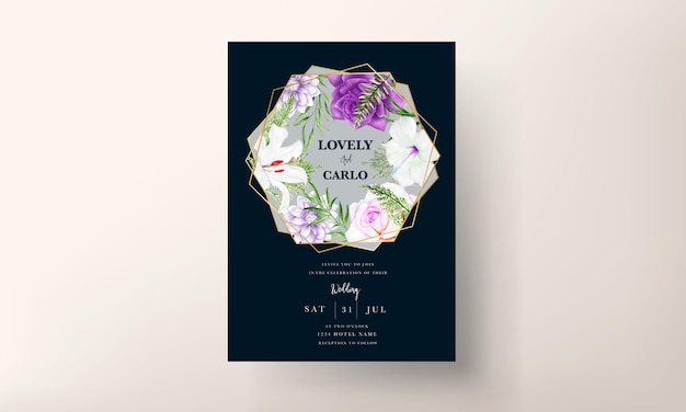 Vecteur gratuit modèle de carte d'invitation avec de belles fleurs violettes
