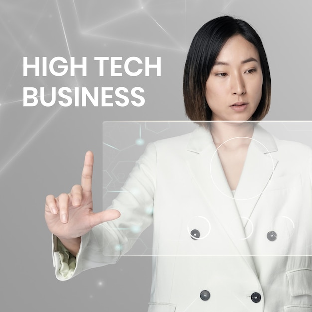 Modèle d'entreprise de haute technologie avec une femme utilisant un fond d'écran virtuel