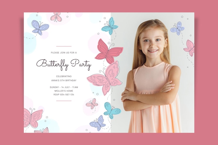 Vecteur gratuit modèle d'invitation d'anniversaire papillon dessiné à la main avec photo