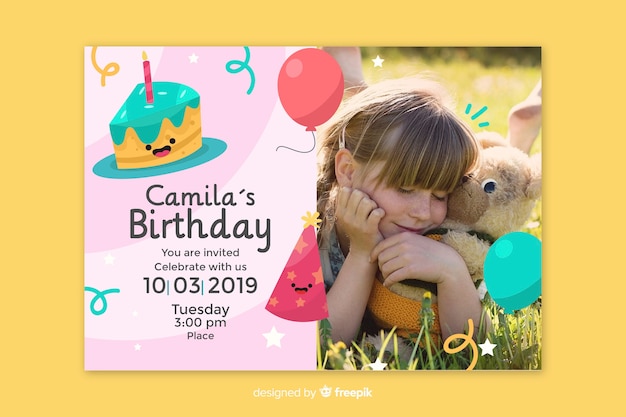 Vecteur gratuit modèle d'invitation carte bébé fille anniversaire