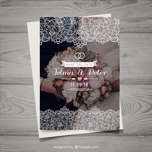 Vecteur gratuit modèle d'invitation de mariage avec bouquet