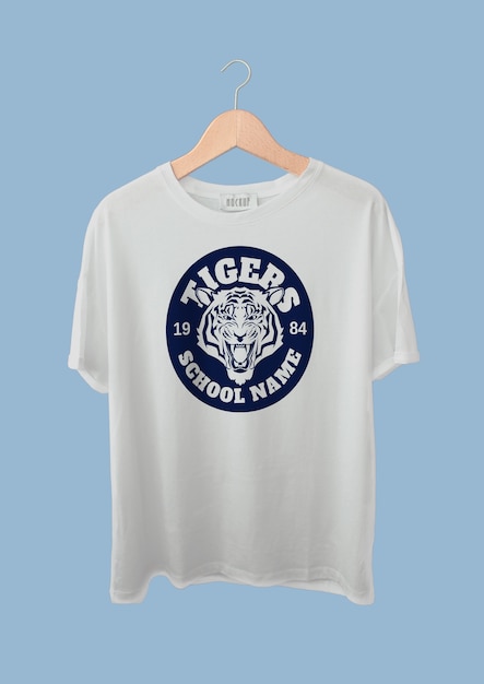 Le modèle de tee de l'école des tigres vintage