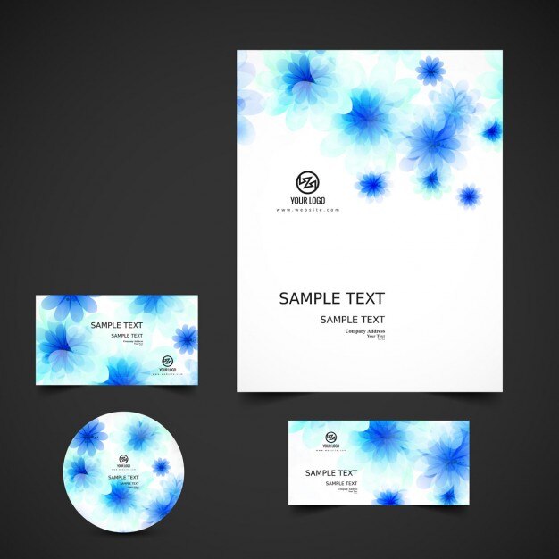Vecteur gratuit papeterie d'affaires avec des fleurs bleues