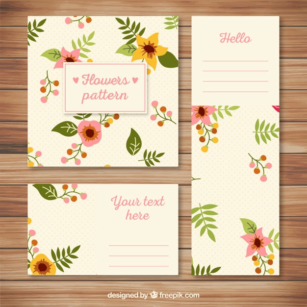 Vecteur gratuit papeterie avec motif floral