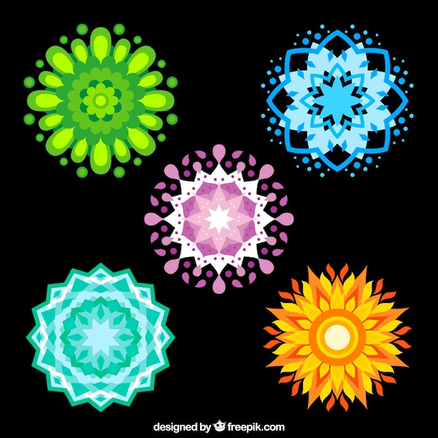 Paquet de mandalas de couleurs dans un design plat