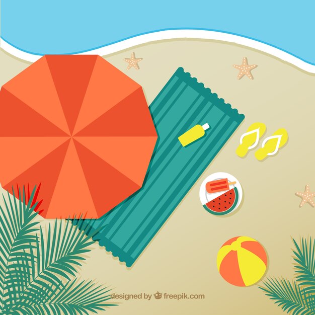 Plage avec un parasol et serviettes