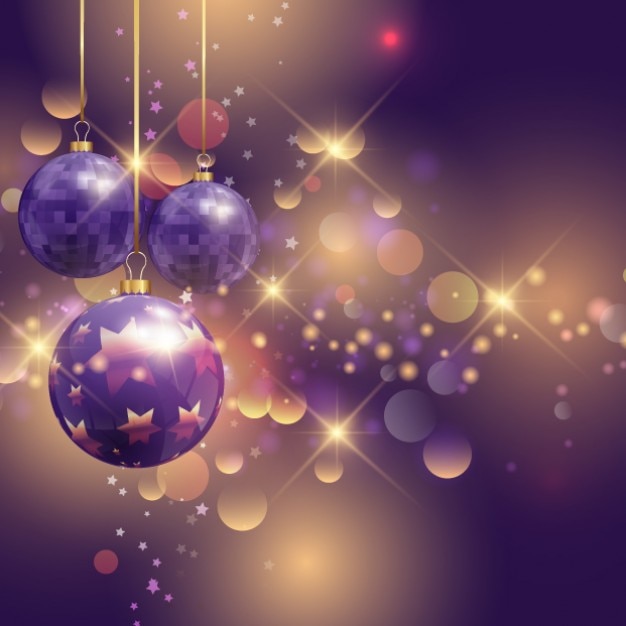 Vecteur gratuit réalistes des boules de noël sur un backgound violet lumineux