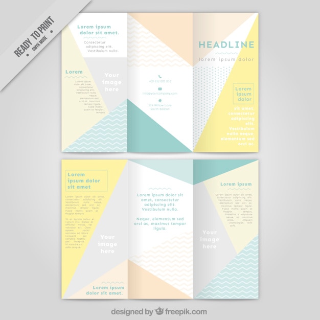 Vecteur gratuit résumé trifold avec des triangles