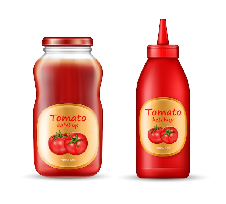 Vecteur gratuit sertie de deux bouteilles de ketchup, de bocaux en plastique et en verre avec des couvercles fermés et des étiquettes