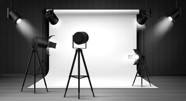 Studio photo avec panneau blanc et projecteurs