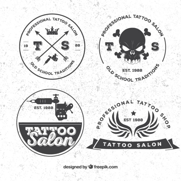 Vecteur gratuit tatouage badges rétro paquet