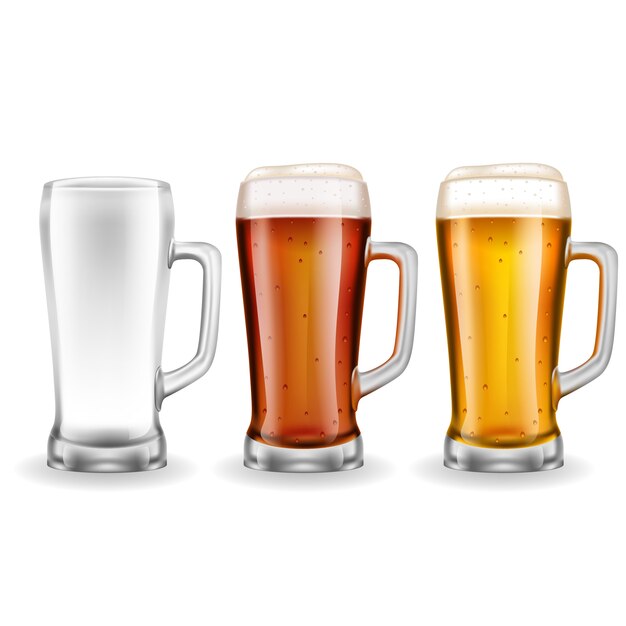 Trois chopes à bière en verre transparent