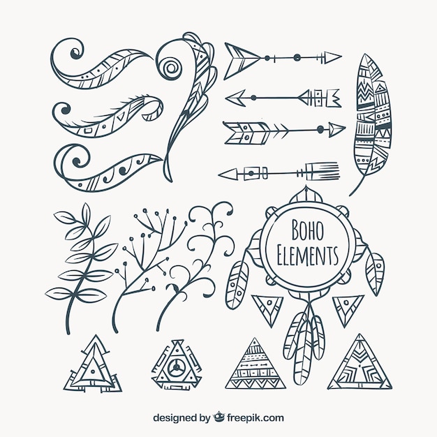 Variété des ornements boho dessinés à la main