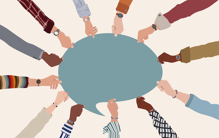 Vecteur accord ou affaire entre un groupe de collègues ou de collaborateurs mains tenant une bulle de dialogue