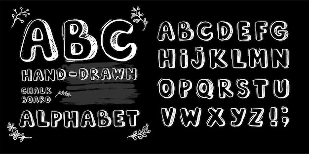 Alphabet vintage au crayon de police dessin à la craie sur fond de tableau noir