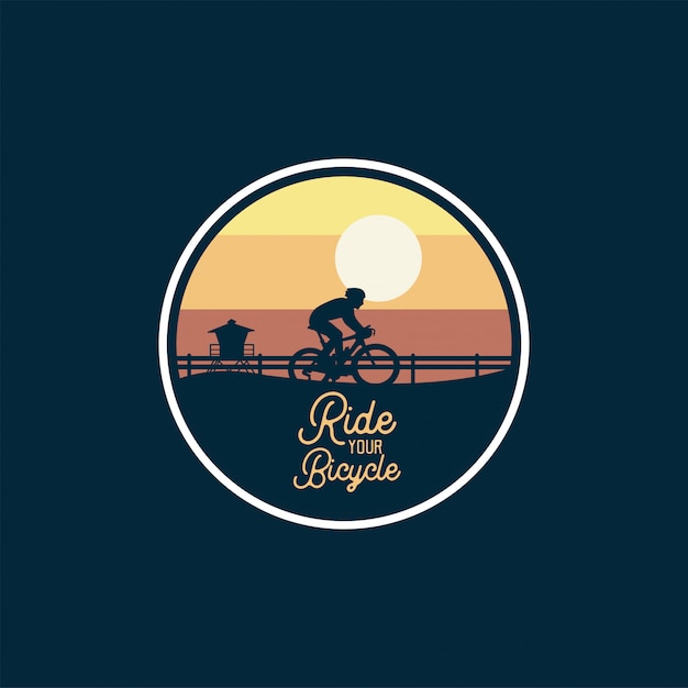 Badge De Vélo De Montagne Saut Silhouette Ciel Jaune