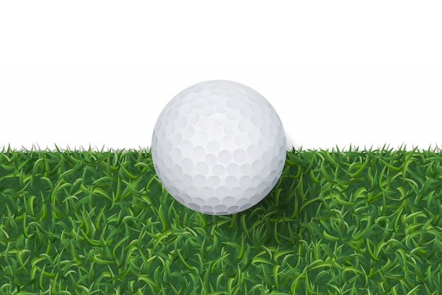 Balle de golf et fond d&#39;herbe verte.