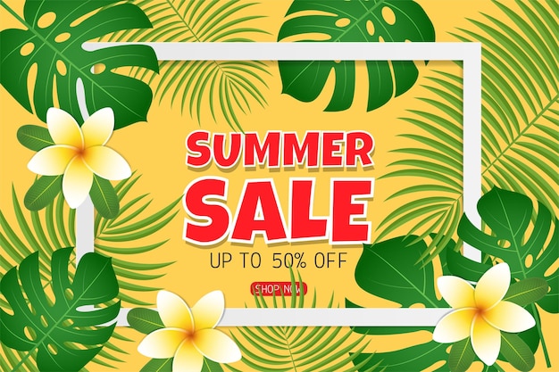 Bannière de concept de vente d'été pour la promotion de rabais avec fleur de plumeria et feuilles tropicales sur fond jaune