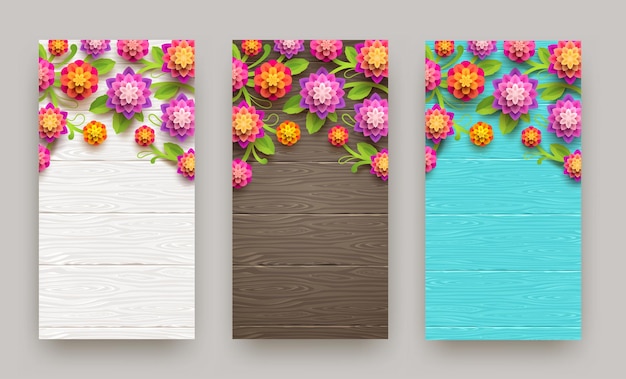 Bannières Avec Des Fleurs Sur Un Fond De Planche De Bois