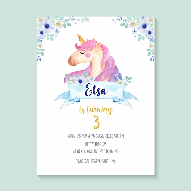 Vecteur belle invitation de licorne aquarelle avec des fleurs, conception d'invitation d'anniversaire de licorne mignon et girlie.
