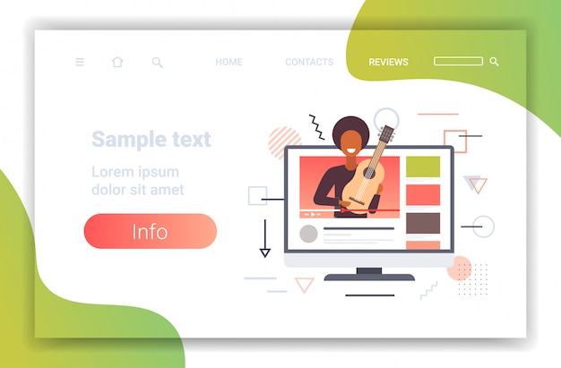 Blogueur De Musique Jouant De La Guitare En Direct Concept De Blog Musical Homme Afro-américain Guitariste Sur L'écran Du Moniteur Lecteur Vidéo En Ligne Portrait Horizontal