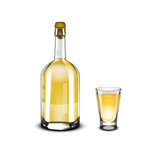 Bouteille de tequila et verre tourné avec de l'alcool doré