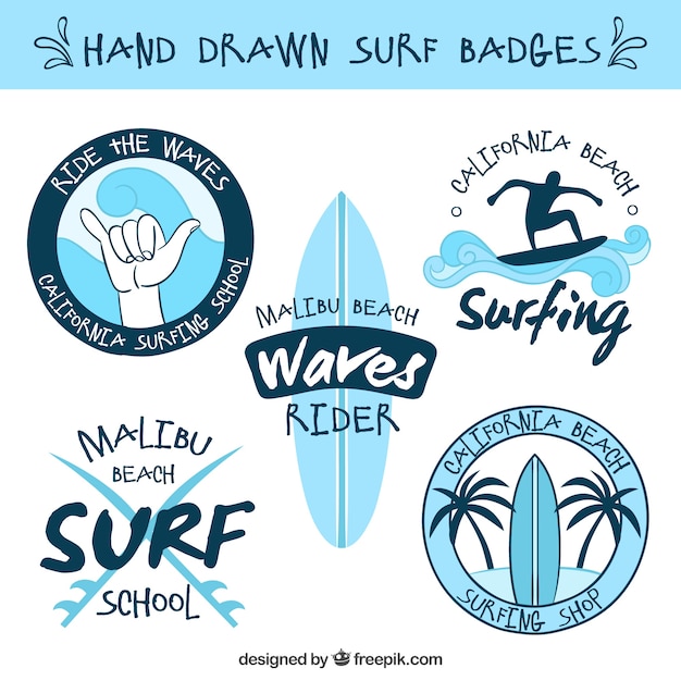 Vecteur collection de badges de surf dessiné à la main bleu clair