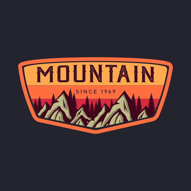 Vecteur conception de tshirt de montagne 2023