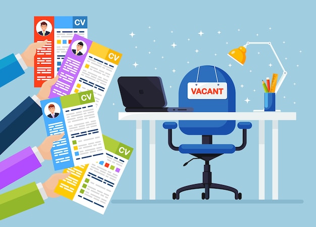 CV entreprise en main au-dessus de la chaise de bureau. Entretien d'embauche, recrutement, recherche d'employeur, embauche