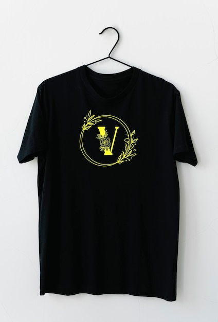 Vecteur un design simple de t-shirt noir