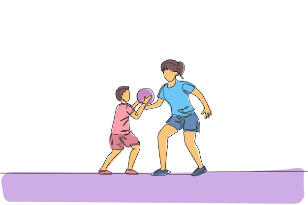 Vecteur un dessin en ligne continue de la mère jouant au basket-ball avec son fils sur le terrain famille heureuse